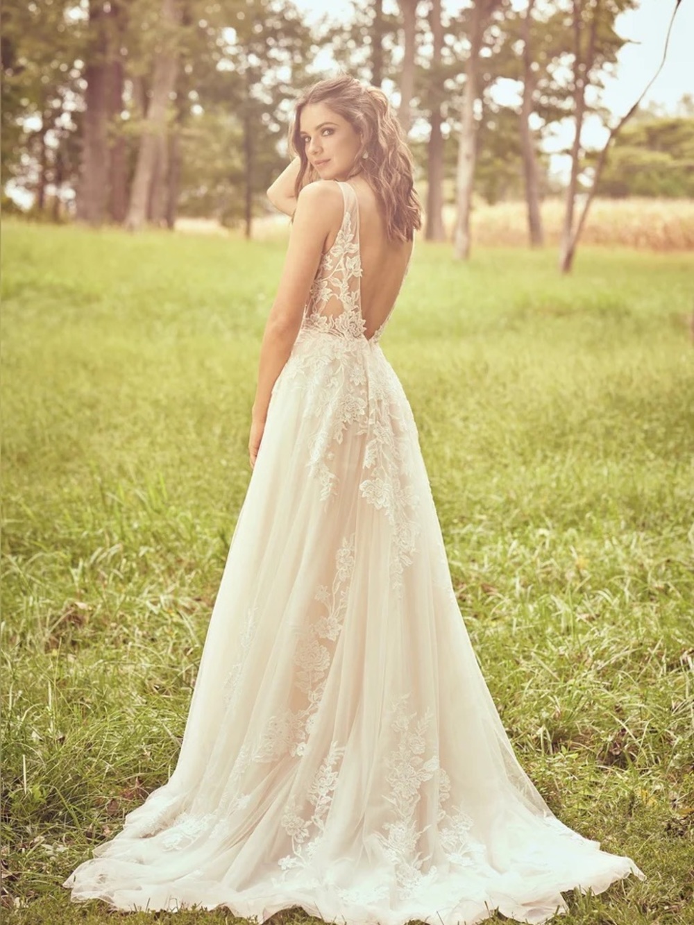 Lillian West #66063 Wedding Dress with Embroidered Flowers - Size 4 - Picture 9 of 11